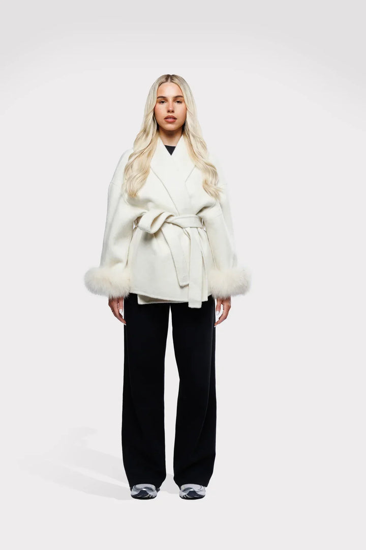 Manteau enveloppant | bordure en fausse fourrure, style oversize