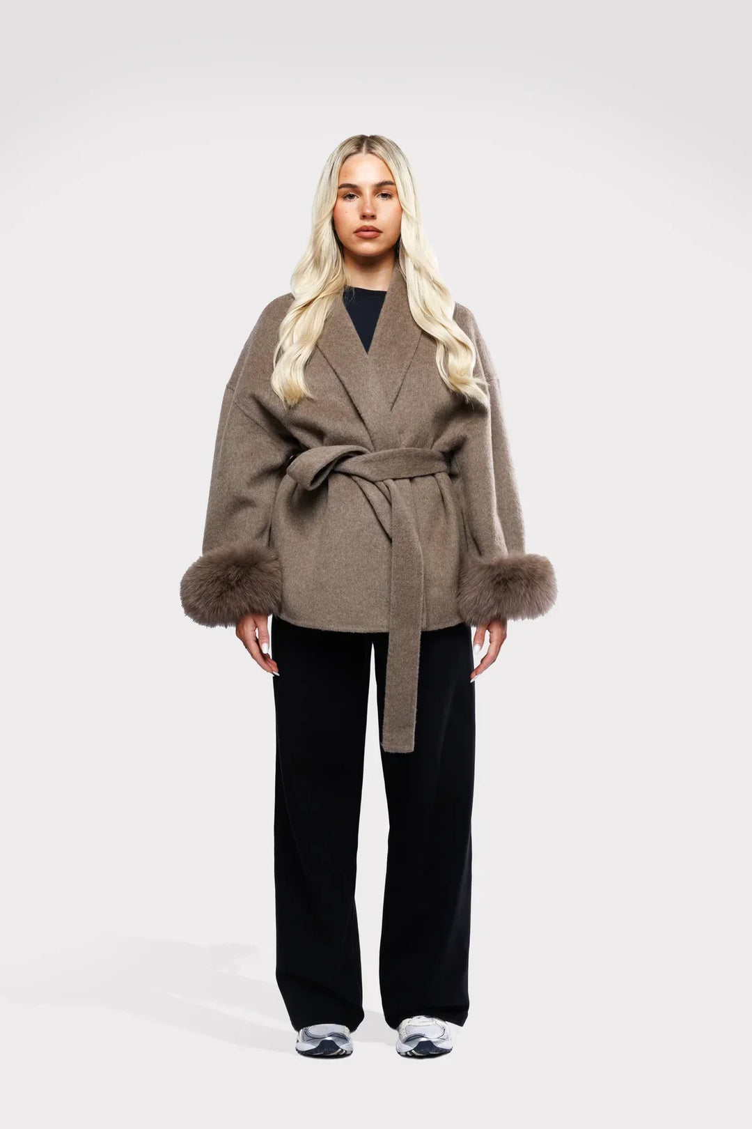 Manteau enveloppant | bordure en fausse fourrure, style oversize