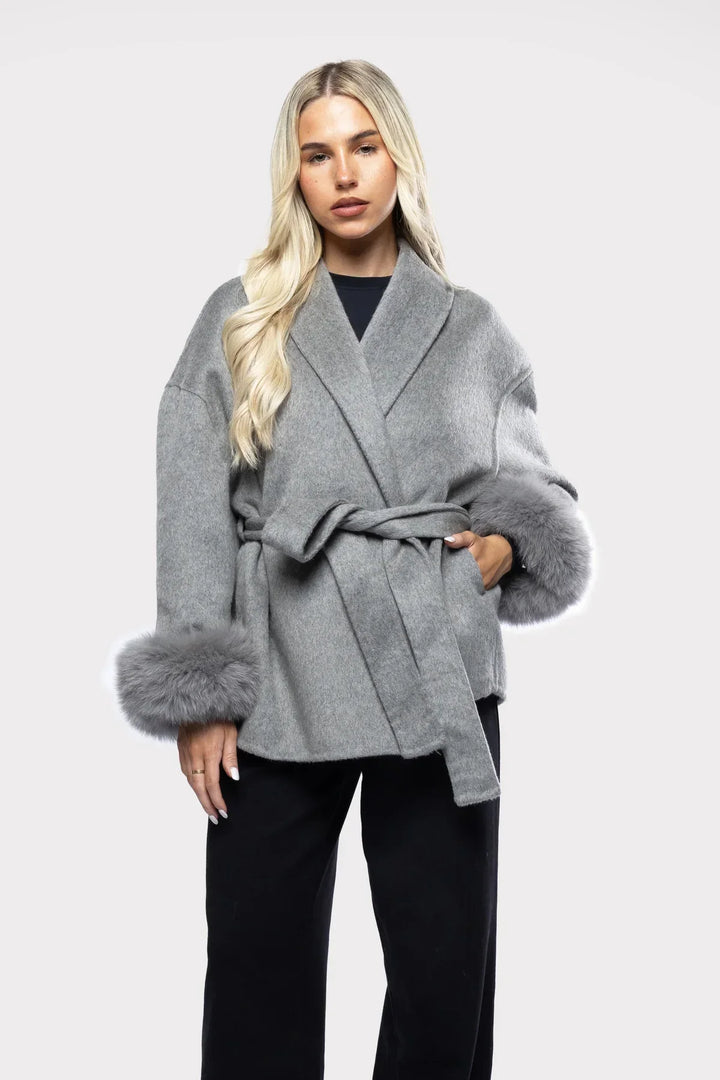 Manteau enveloppant | bordure en fausse fourrure, style oversize
