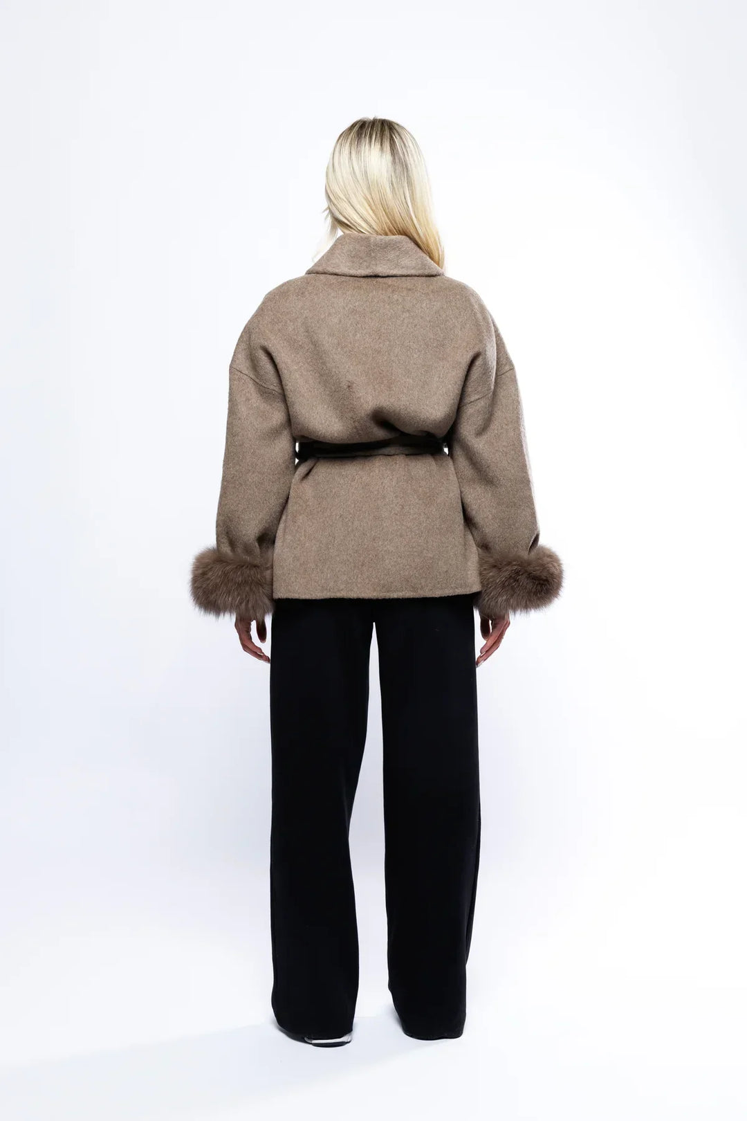 Manteau enveloppant | bordure en fausse fourrure, style oversize