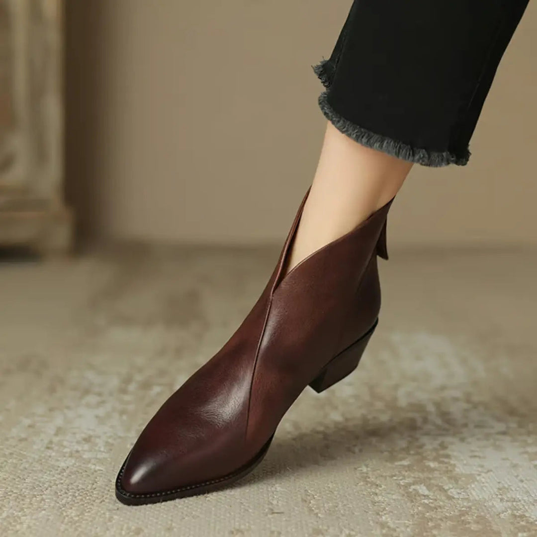 Dámské elegantní kožené kotníkové boty