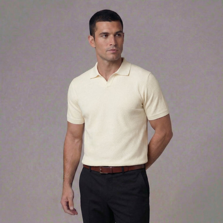 Pull à col roulé structuré pour homme avec encolure en V