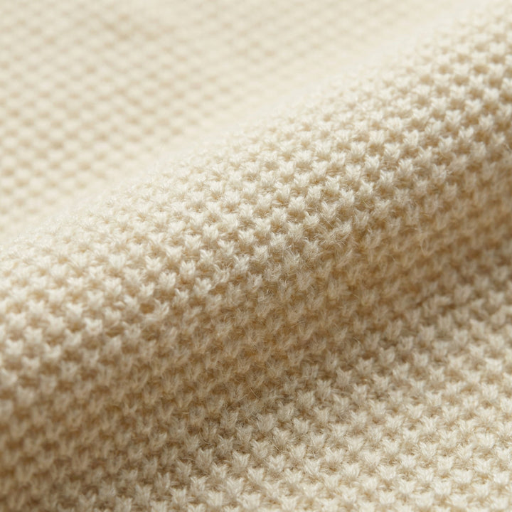 Pull à col roulé structuré pour homme avec encolure en V